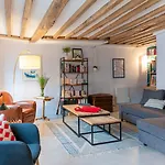 Spacious And Bright Grands Boulevards Apt