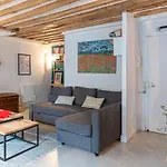Spacious And Bright Grands Boulevards Apt