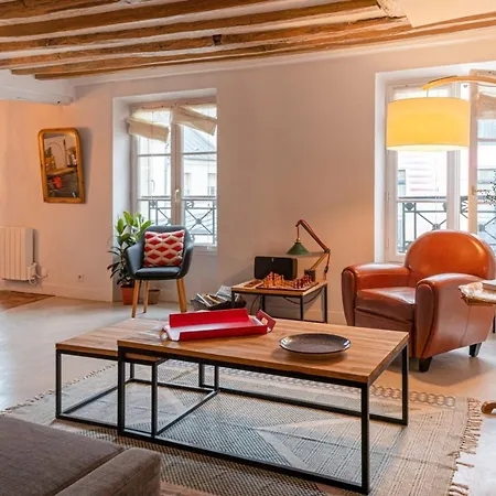 Spacious And Bright Grands Boulevards Apt